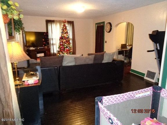 4th image of 749 McAllister Ave