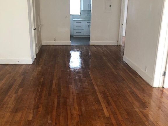 4th image of 993 Bay Dr
