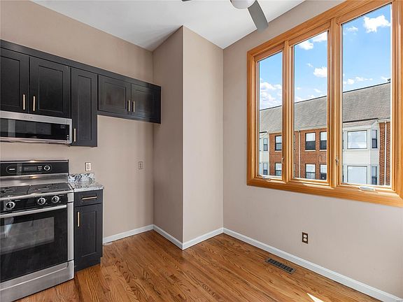 4th image of 34 Columbus Square Dr