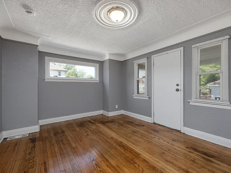 15514 Saint Marys St — Photo 17