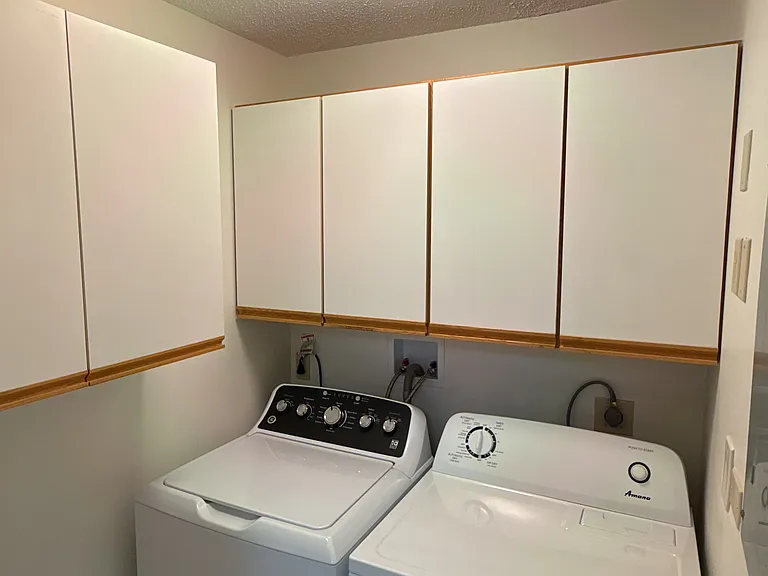 Chelsea Condos — Photo 38