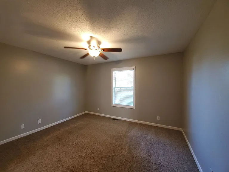 3406 Oak Lawn Dr — Photo 8