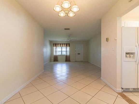 5th image of 718 SW Lake Ct