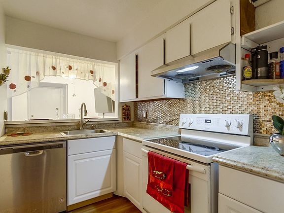 2nd image of 8019 Caminito De Pizza Unit F