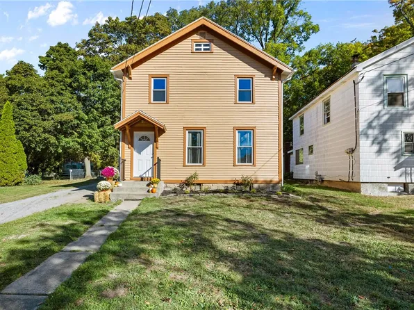 86 Myrtle St, Le Roy, NY 14482