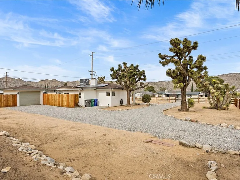 55585 Onaga Trl — Photo 36