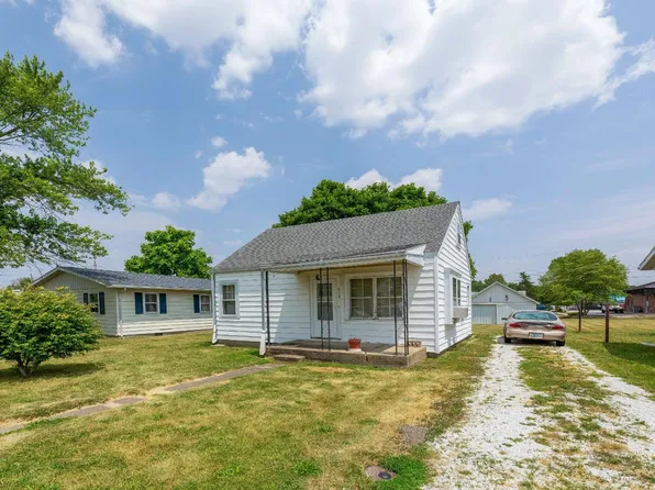 515 N Iowa St, Remington, IN 47977