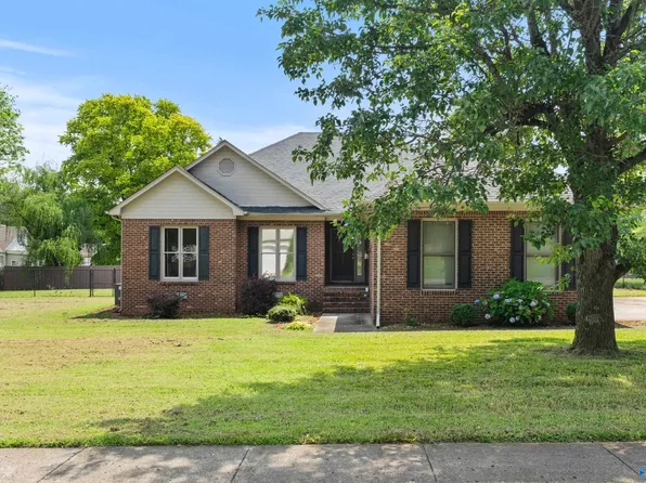 119 Amethyst Dr, Huntsville, AL 35810