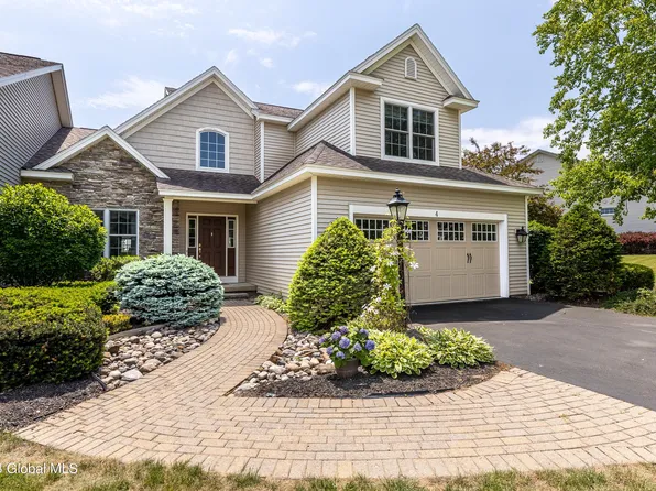 4 Hampton Circle, Halfmoon, NY 12118