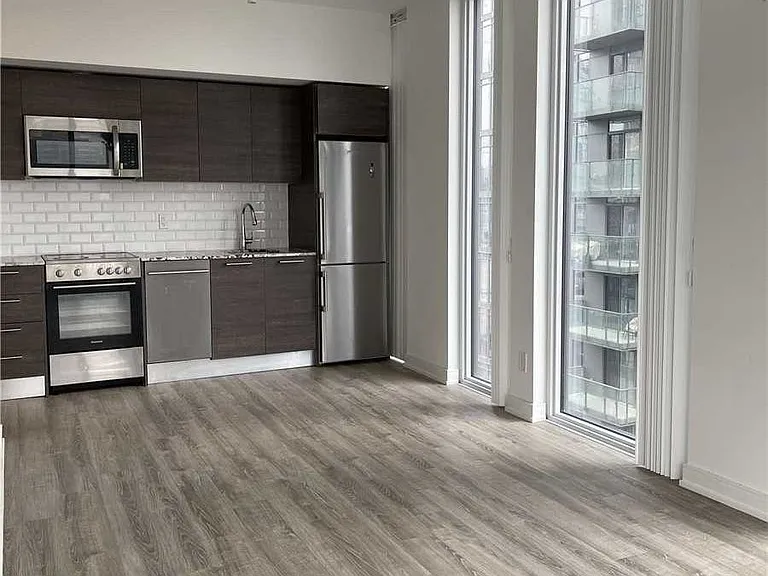 28 Wellesley St E #2204 — Photo 7