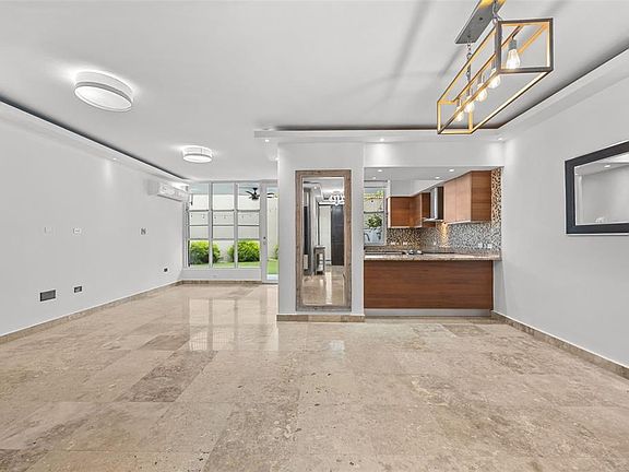 2nd image of 270 Avenue