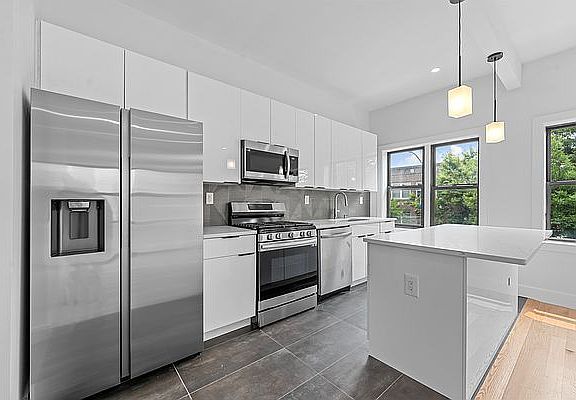5th image of 3018 35th St #2