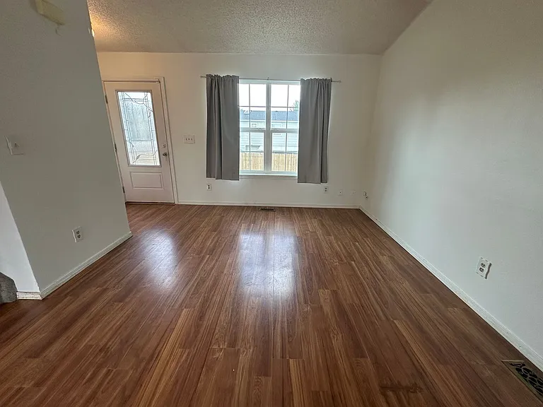 102 Comanche Ct — Photo 14