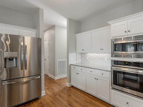 Yep, All new appliances in 2023, to go with the new paint and the new hard wood floors through out!