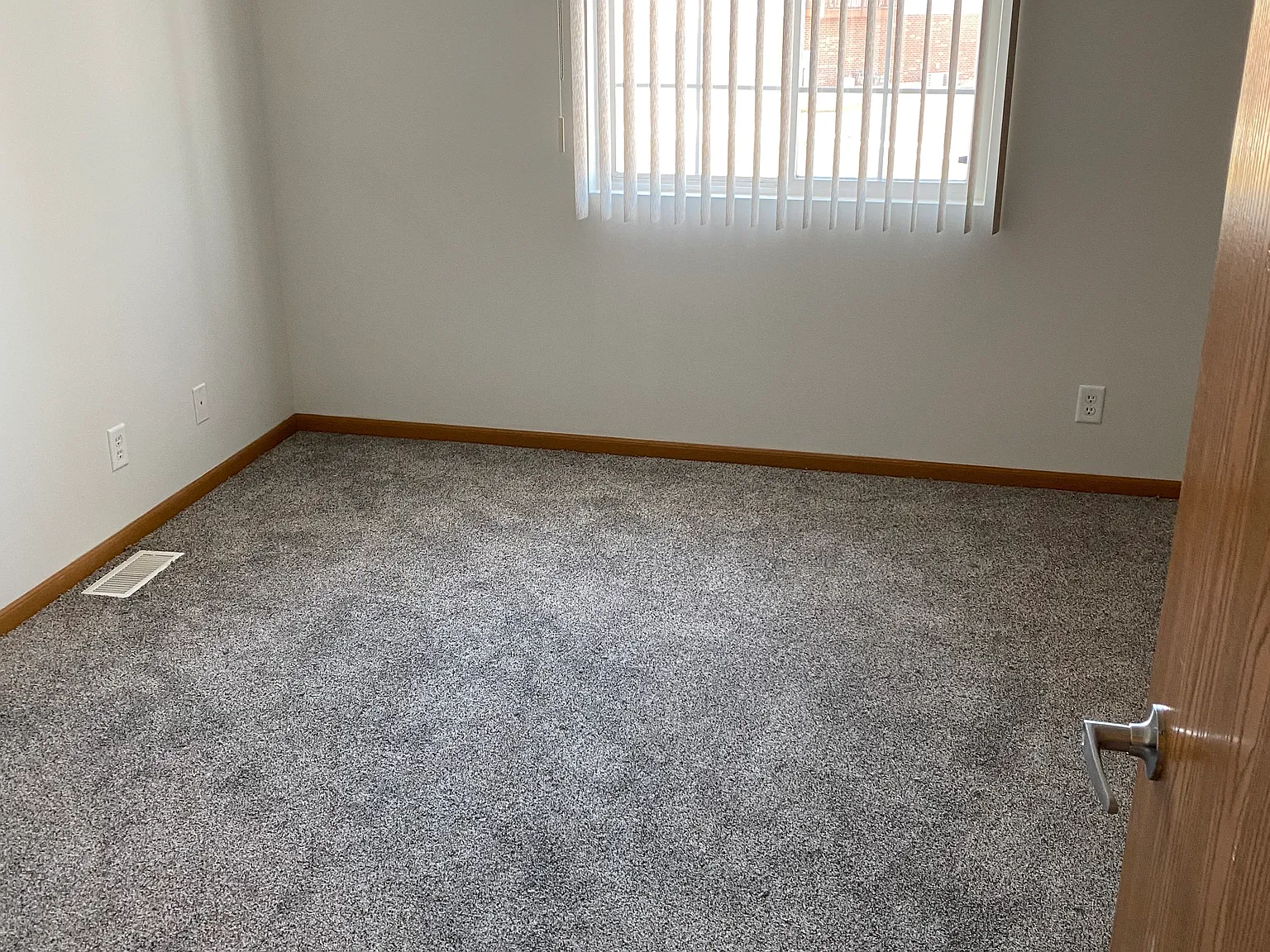 2 bed, 1.5 bath, 1160 sqft, $1,700 — Photo 4