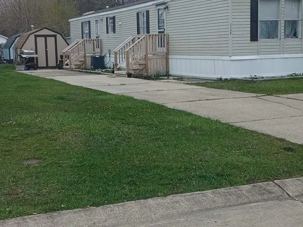 5588 Driftwood Ct, Clay, MI 48001