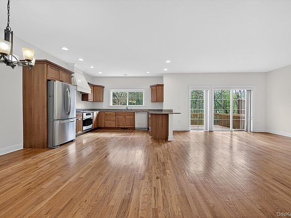 4th image of 4 Pond Ridge Road