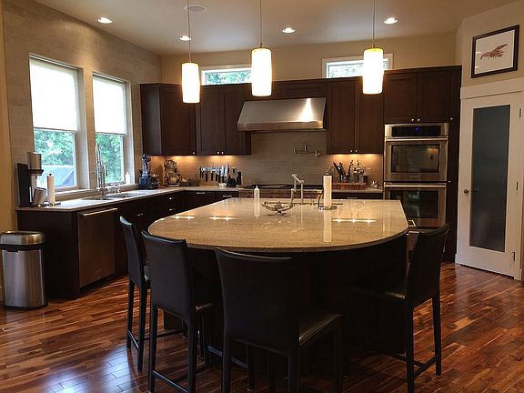 Kitchen (6 x 9 island)
