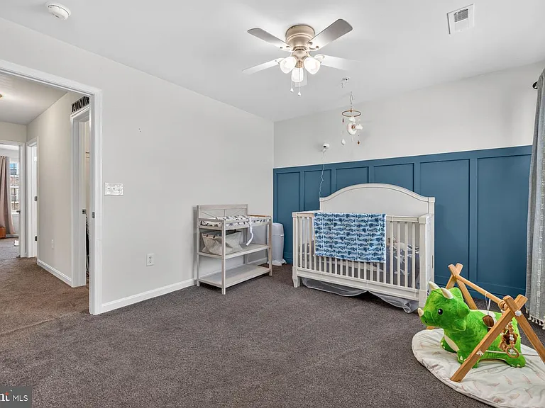 121 Polo Way — Photo 23
