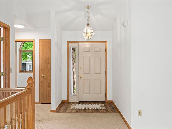 3rd image of 532 Trailwood Cir