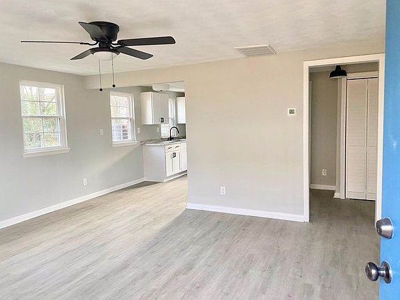 3rd image of 9424 Peachtree St