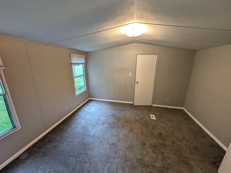 135 Ransdell Ln — Photo 5