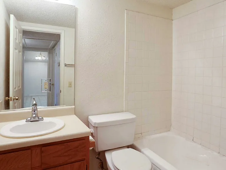 South Creekside Apartments — Photo 52