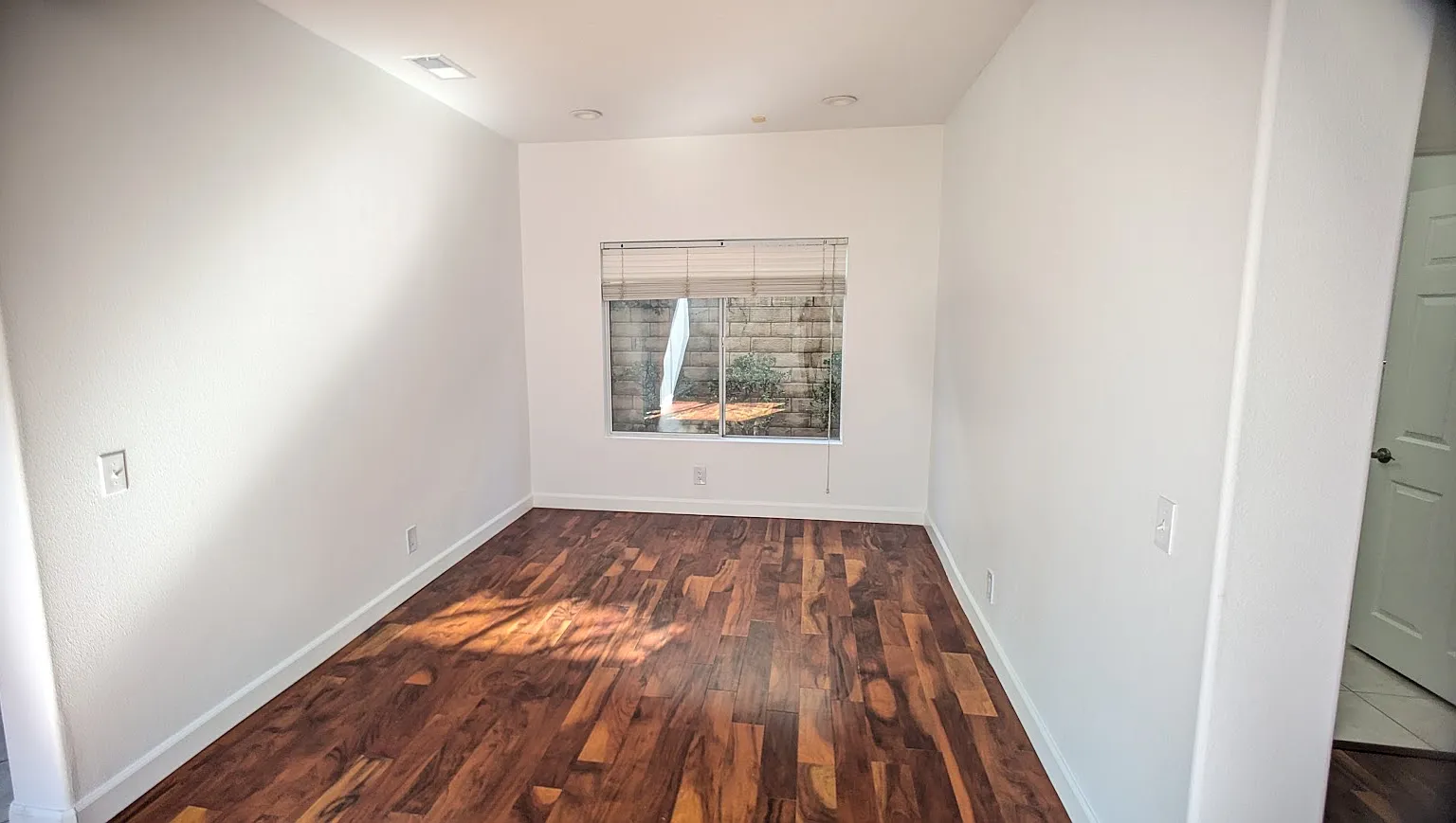 5 bed, 2405 sqft, $5,300 — Photo 4