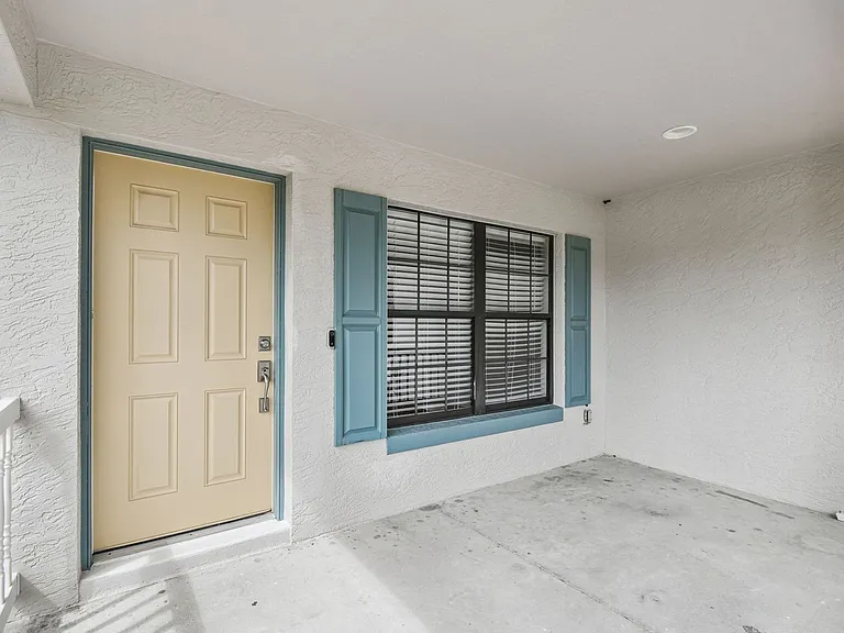 209 Goldie St — Photo 2