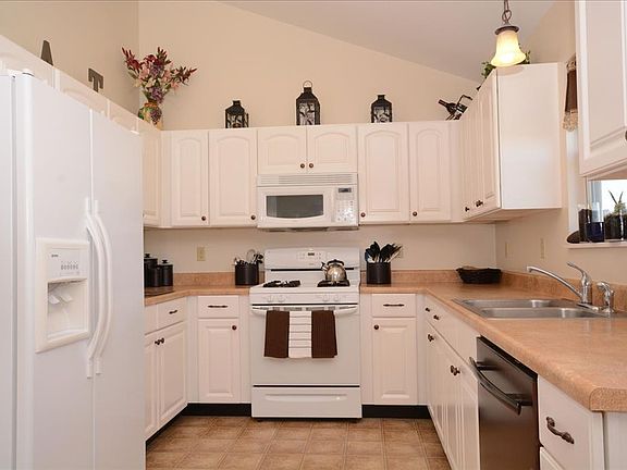5th image of 805 Wenstone Park Dr