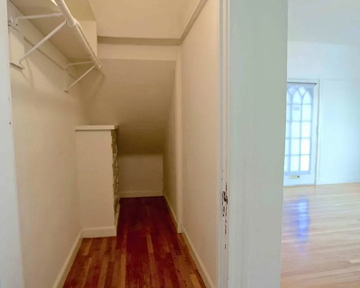 Beautiful, spacious 1-bdr with new windows, great wood floors, and lots of storage space — Photo 12