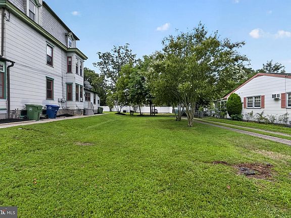 4th image of 305-307 Leconey Ave