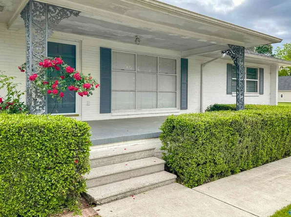 2501 Stratford Rd SE, Decatur, AL 35601