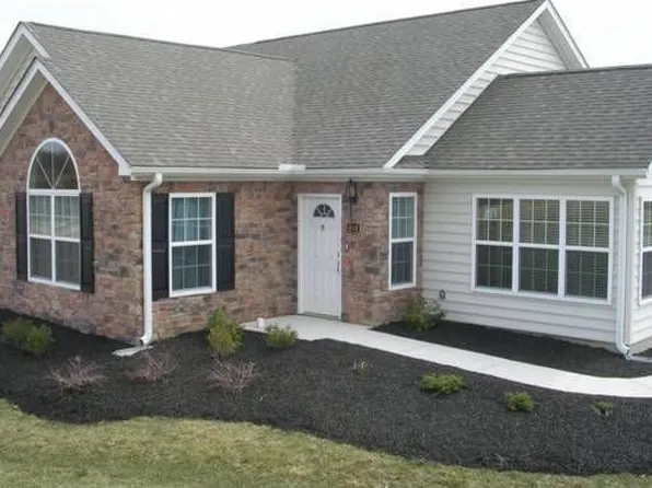 410 Revolution Cir, Christiansburg, VA 24073