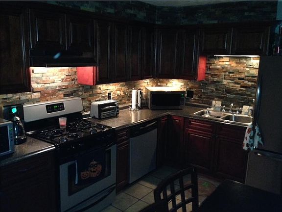 2nd image of 1590 Broadway