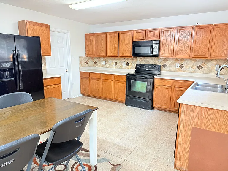 6118 Valparaiso Way — Photo 4