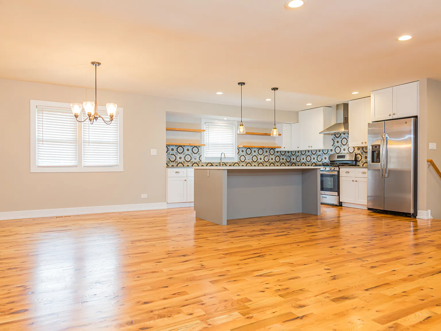 4 bed, 2.5 bath, 1948 sqft, $3,400 — Photo 4