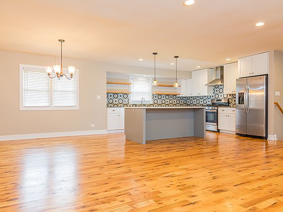 4th image of 825 Pheasant Walk Dr #825
