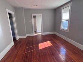 3709 E 53rd St, Cleveland, OH