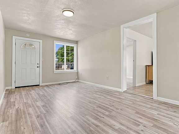 4th image of 2100 Chanticleer Ave