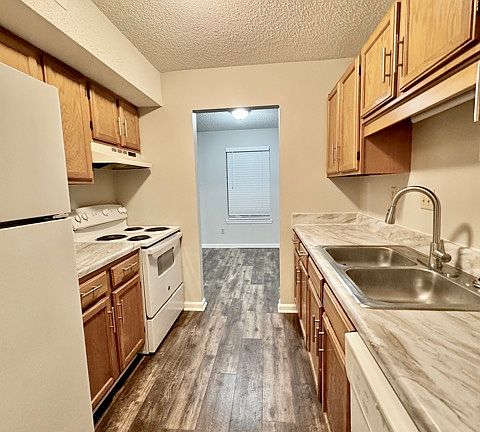 3rd image of 632 23rd St E #33D