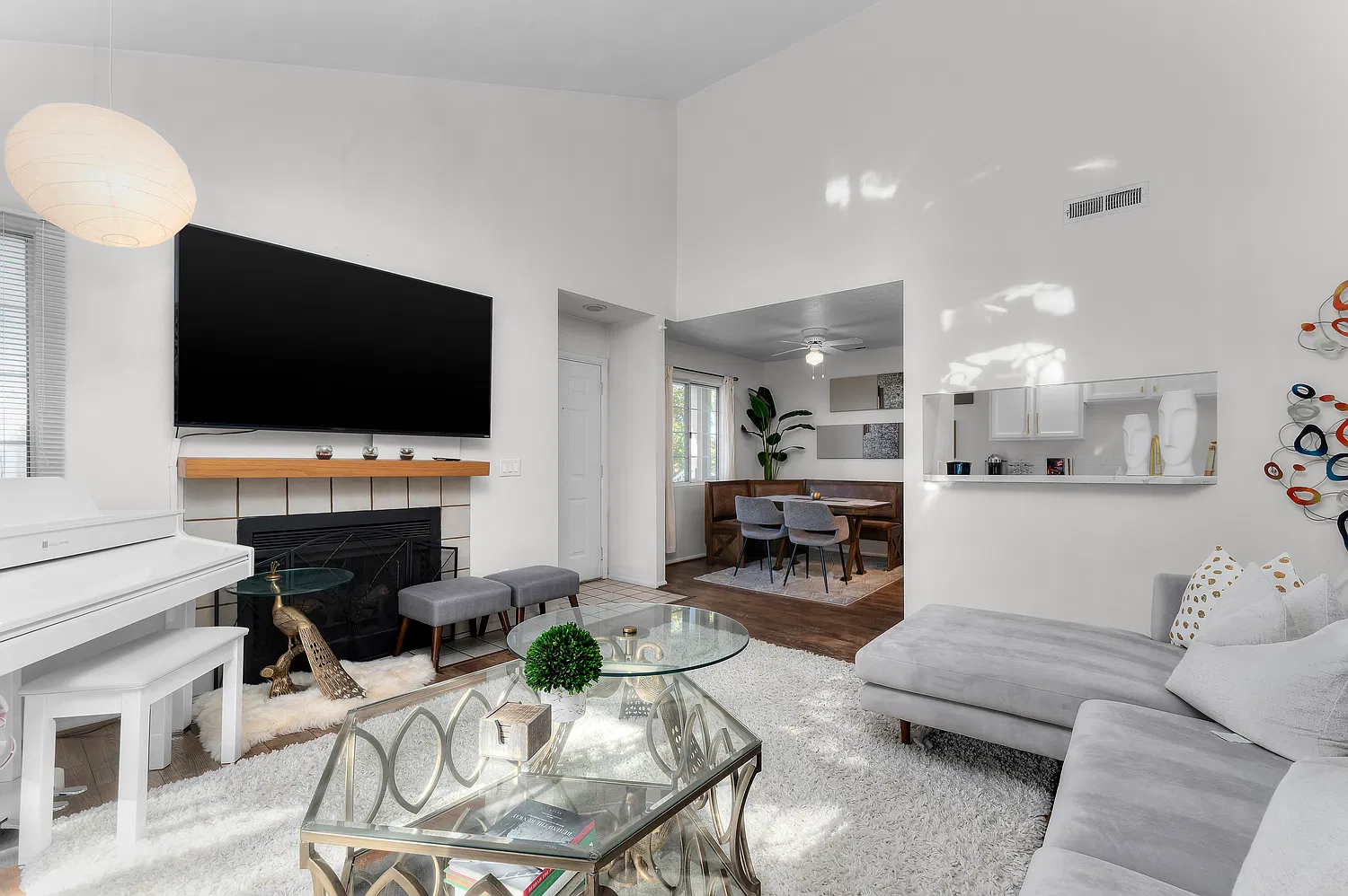 2 bed, 950 sqft, $2,500 — Photo 1