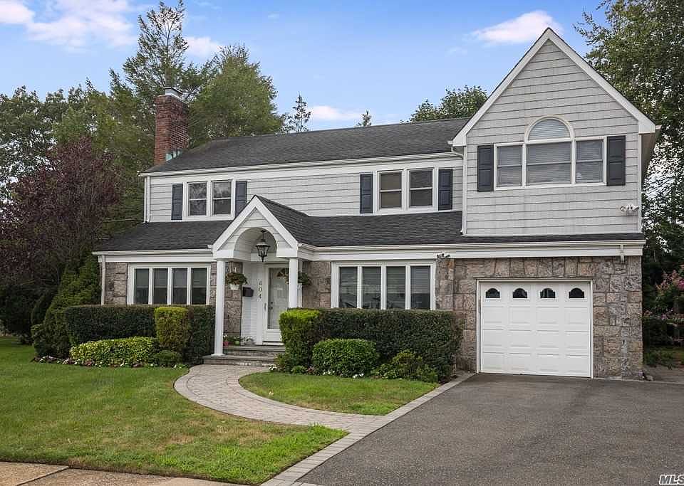 1st image of 404 Carlisle Ct