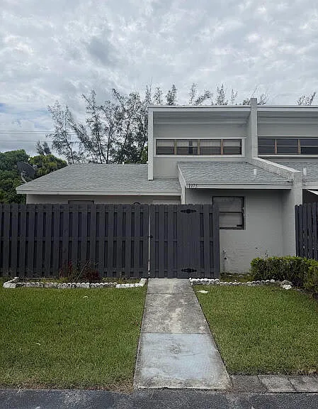 1975 Monks Ct — Photo 2