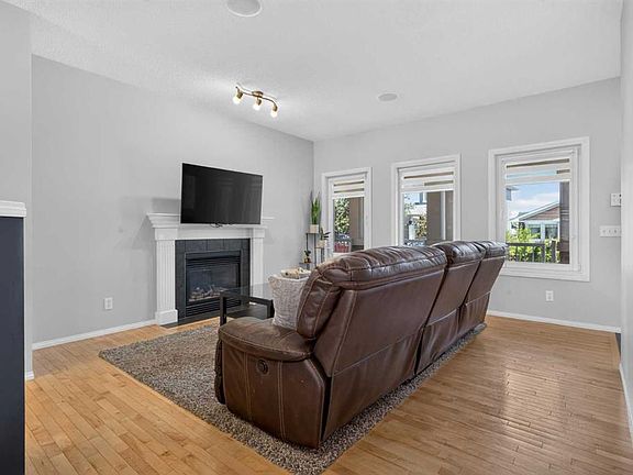 4th image of 418 NE Evansdale Way NW