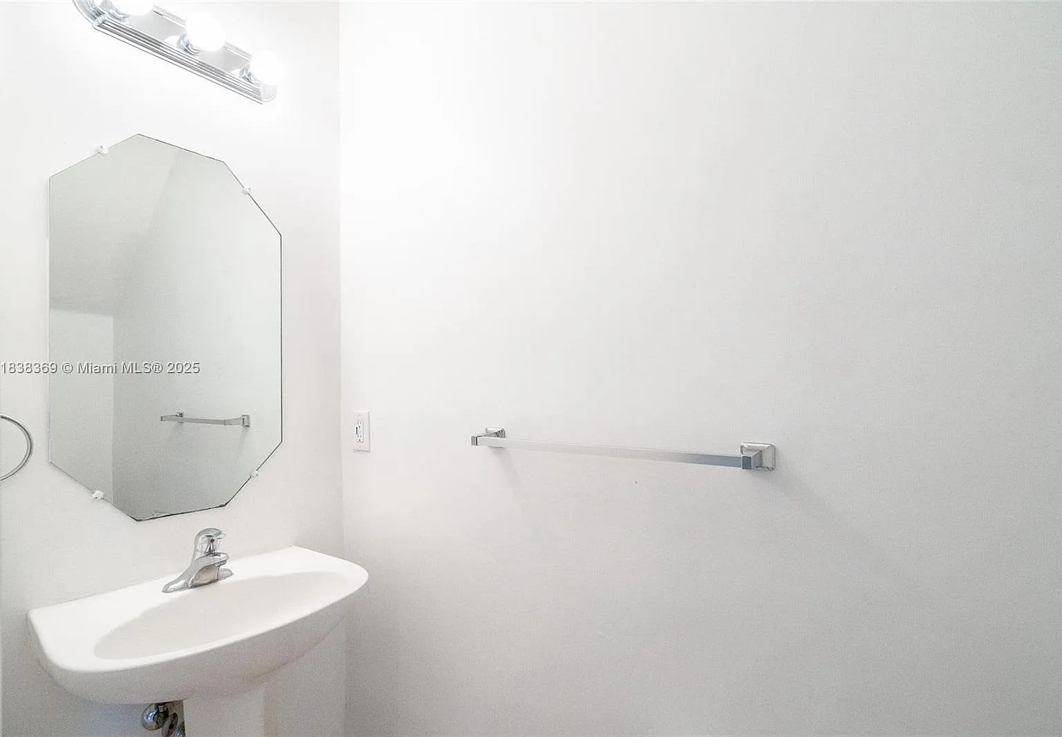 3 bed, 2.5 bath, 1423 sqft, $2,900 — Photo 4