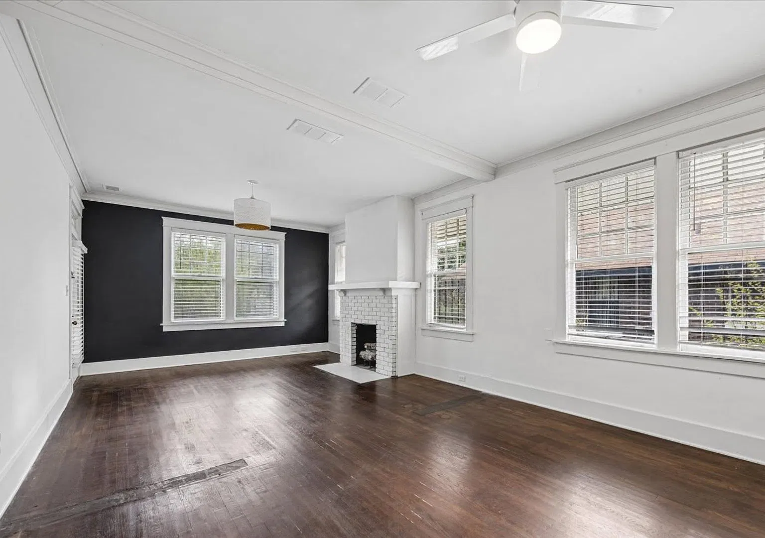 Renovated 3 Bedroom 1 Bathroom Home In Glenview! — Photo 4