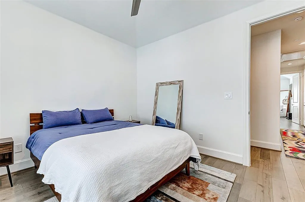 3 bed, 3.5 bath, 2276 sqft, $4,100 — Photo 4
