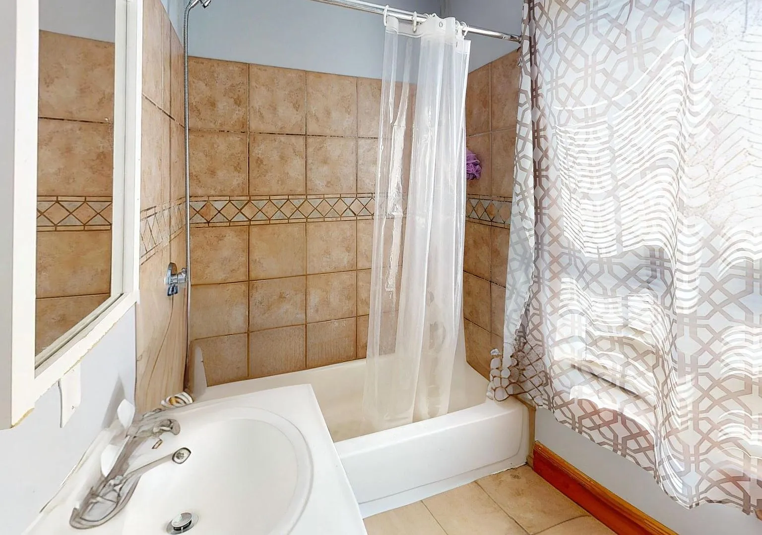 Sunny 4 Bed in Roxbury .5mi from the Orange Line — Photo 3