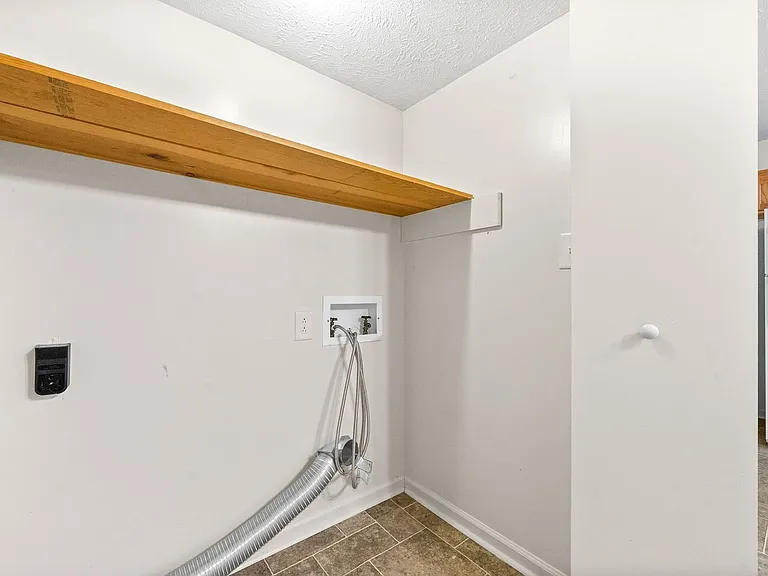 Jockey Drive - 3838 — Photo 13